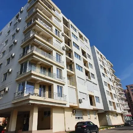Summerland Beachside * Mamaia
