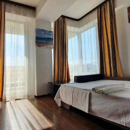 Summerland Beachside * Mamaia